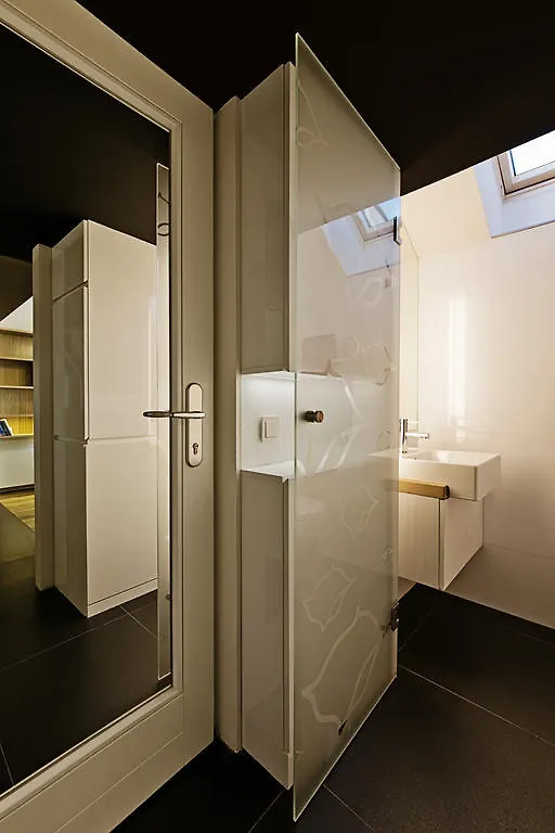 Living Showroom Brno 0*,
